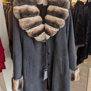 Elegant Navy Shearling With Real Chinchilla Fur Trimmed Women's Coat